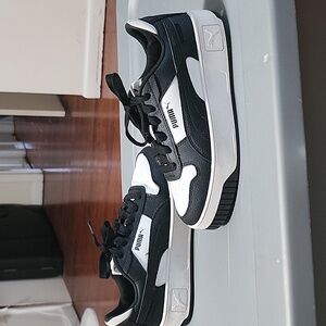 Womens Puma sneakers size 7